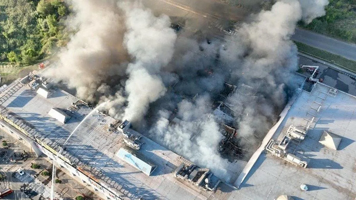 Russian strikes kill two a day after deadly mall attack