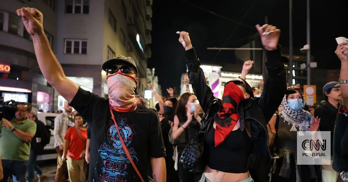 Organização do protesto pela habitação no Porto ordenou desmobilização imediata após denunciar "infiltração" de outros grupos