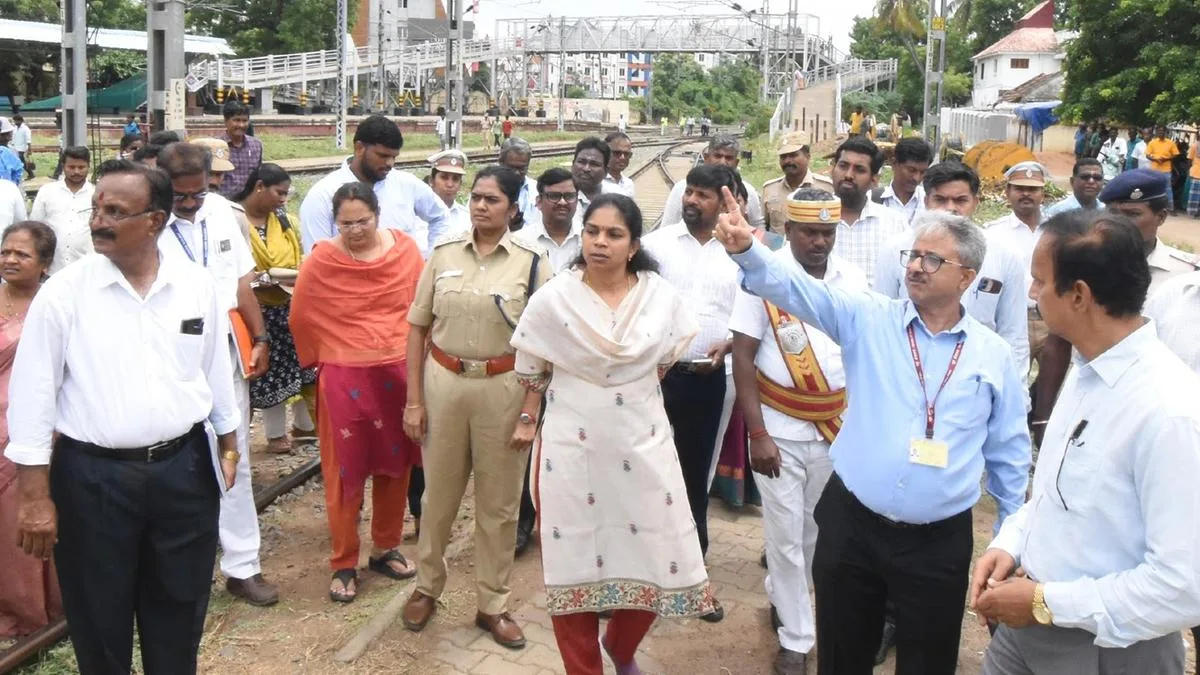 Collector inspects development works at Kumbakonam railway station