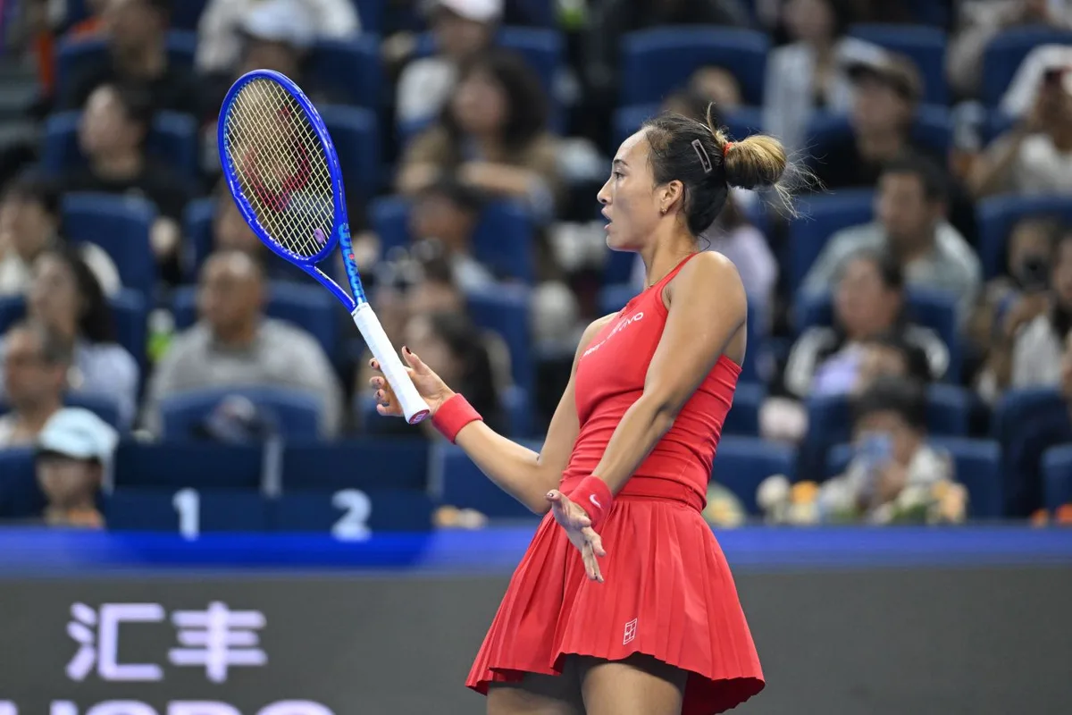 Чжэн Циньвэнь снялась с турнира WTA-250 в Осаке