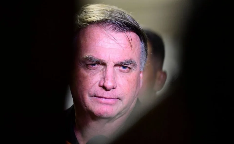 Moraes autoriza Bolsonaro a sair da prisão domiciliar para ir ao dentista