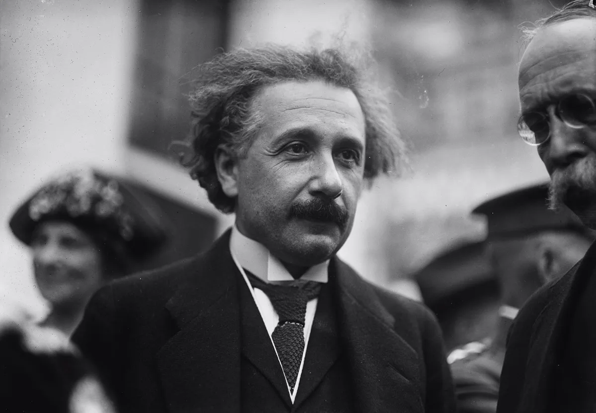 Albert Einstein: “La madurez comienza a manifestarse cuando sentimos que nuestra preocupación es mayor por los demás que por nosotros mismos”