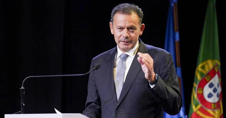 Governo pede urgência na redução de IRS até 6.º escalão