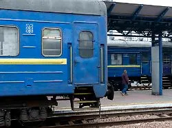 Zweite Attacke bei Evakuierung : Russische Drohne setzt Passagierzug nach Odessa in Brand