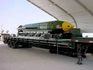 Qu’est-ce que la GBU-43, « mère de toutes les bombes » que l’armée américaine envisage d’utiliser en Iran ?