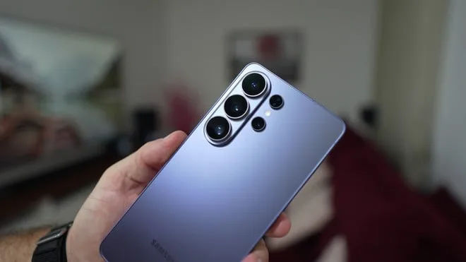 Galaxy S27 Ultra trocará zoom de lente dupla por nova câmera "super telefoto", sugere rumor
