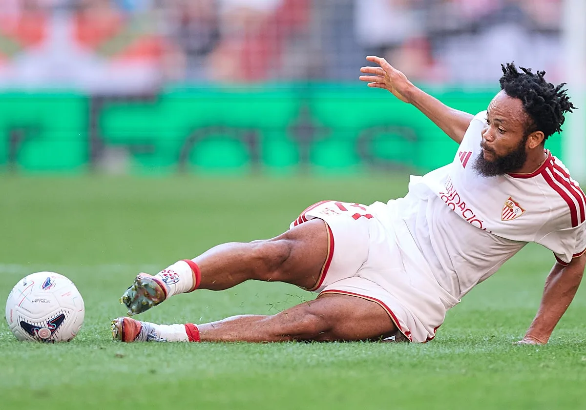 Ejuke 'destrona' a Vargas con gol e implicación en un Sevilla que necesita extremos con desborde