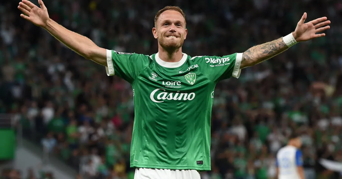 Ligue 2. Les tops après ASSE-Grenoble : Csongvai et la défense solides, Cardona sur un nuage
