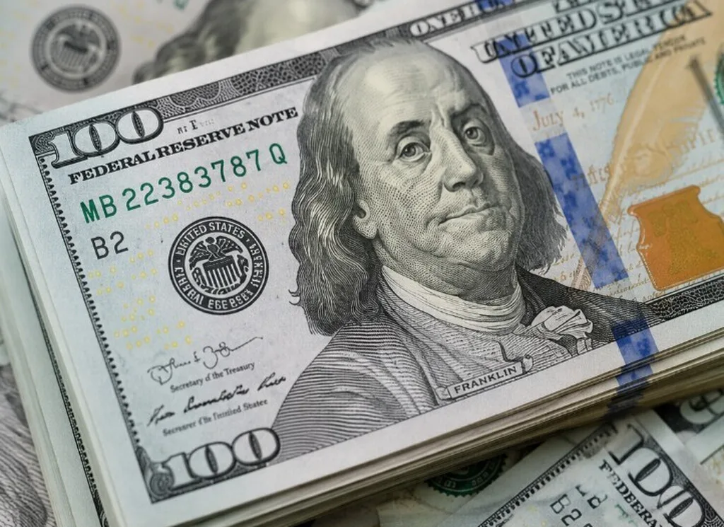 Dólar sobe a R$ 5,19 e fecha pregão com petróleo em alta no exterior