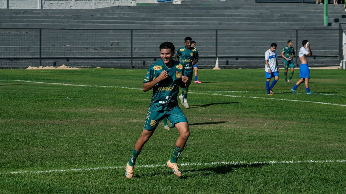 Paracatu goleia Siderúrgica, e mandantes levam a melhor na abertura da Segunda Divisão do Mineiro