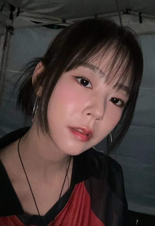 "보는데 불편vs프로의식" 한승연, 목디스크 투혼 무대에..건강 '우려'