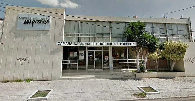 FGE acerca servicios a comerciantes con módulo en Canaco Torreón