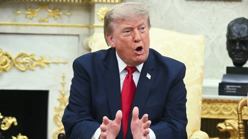 Guerre au Moyen-Orient: Donald Trump affirme que le détroit d'Ormuz sera "bientôt" déclaré comme "un territoire des États-Unis"