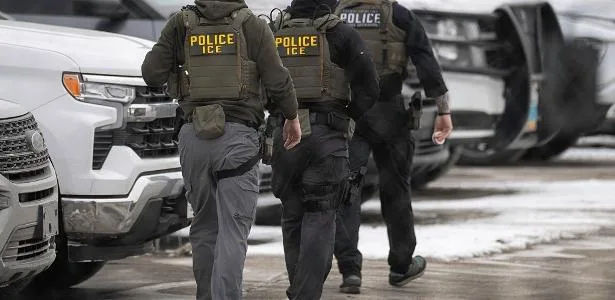 Prisões de imigrantes sem antecedentes aumentam recorde do ICE nos EUA