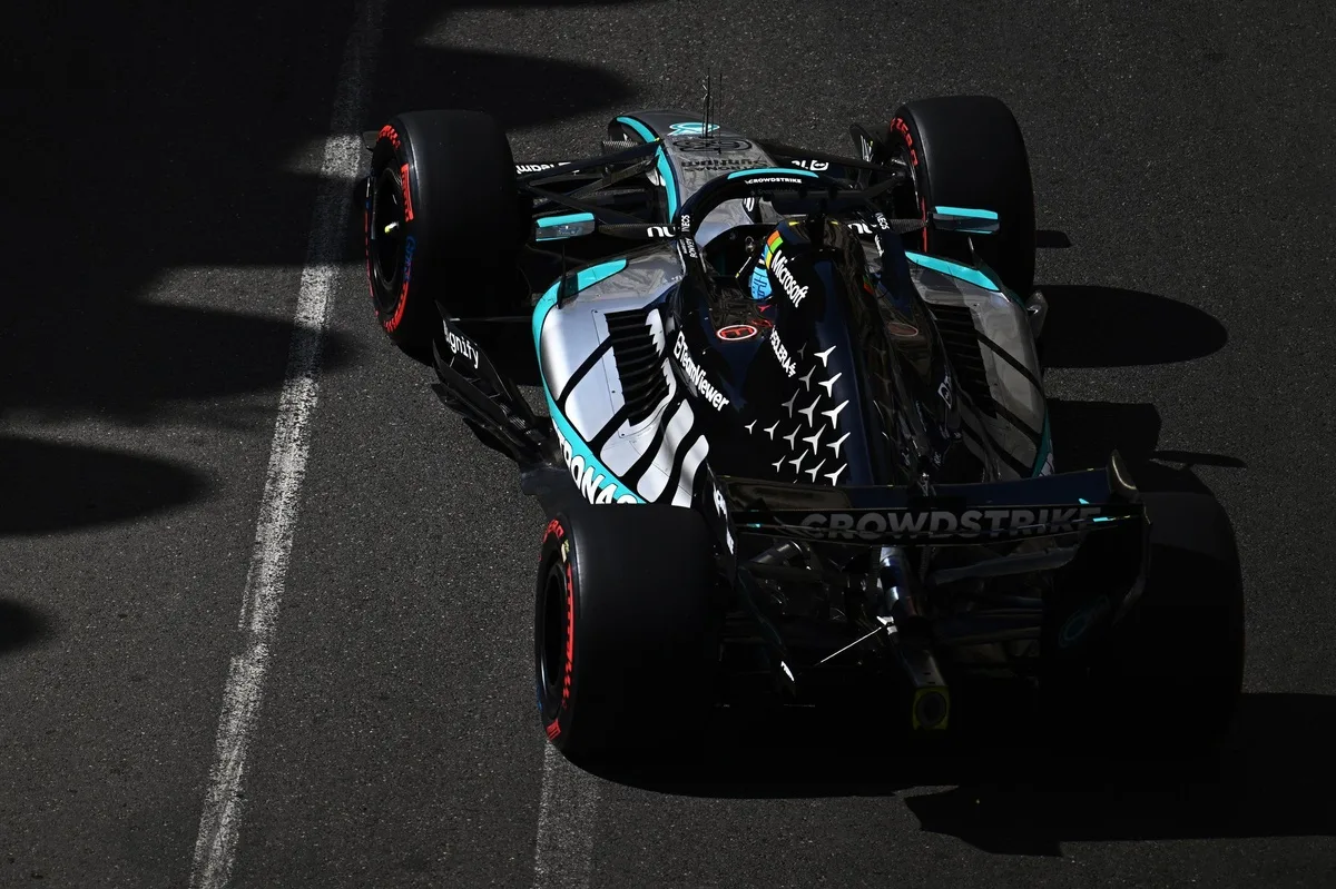 F1: Russell voa no TL2 e crava Antonelli em Baku; Bortoleto é 14º