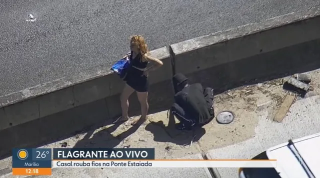 SP1 flagra ao vivo casal furtando fios da Ponte Estaiada, na Zona Sul de São Paulo
