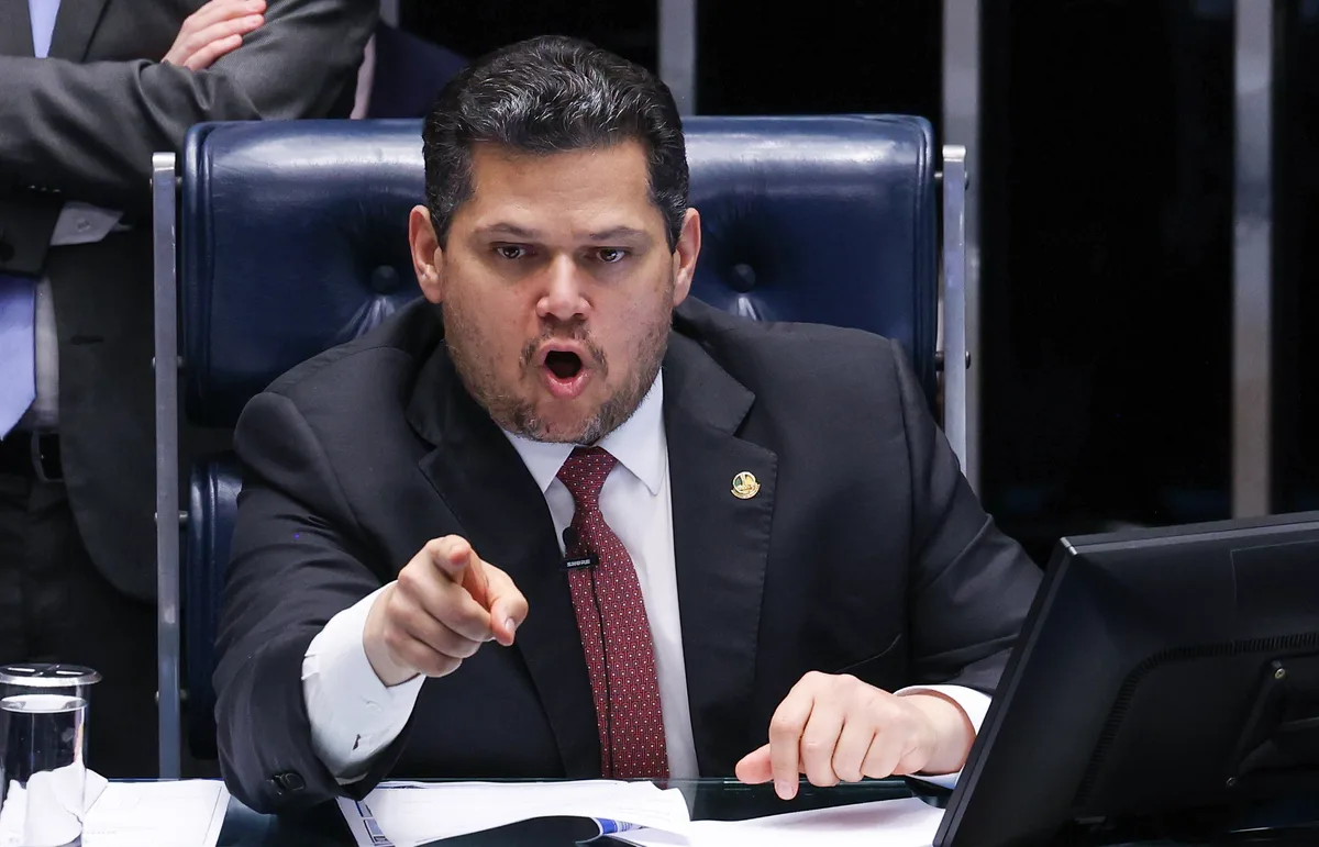 Alcolumbre envia PEC do fim da 6×1 para a CCJ do Senado