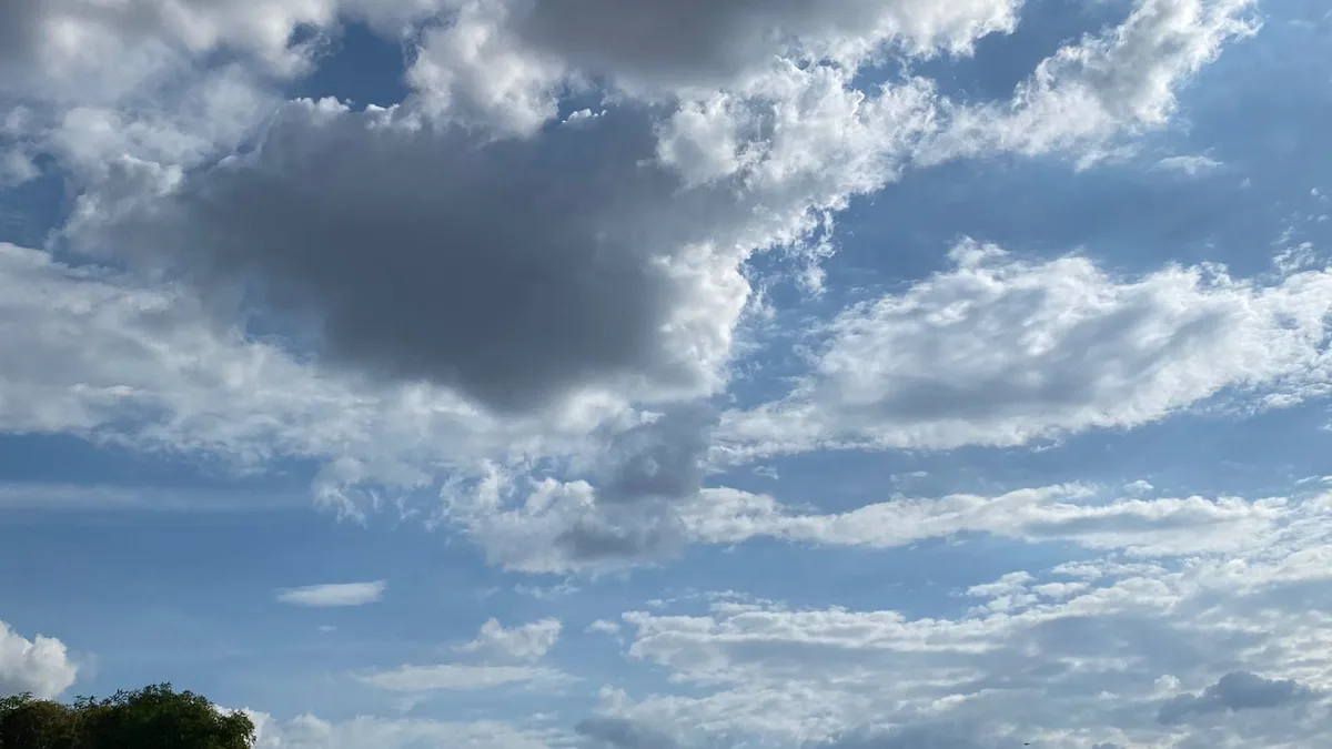 Roraima tem previsão de chuva e trovoadas nesta segunda (17); calor volta a se aproximar dos 40°C na semana