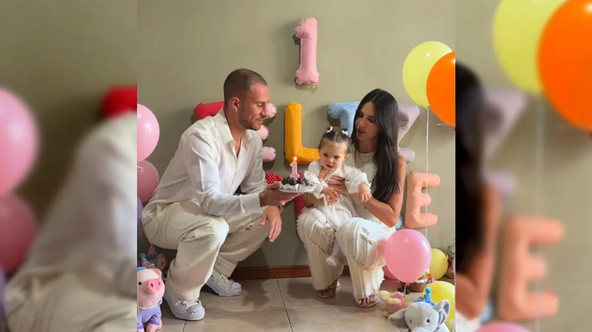 Así fue el festejo íntimo que Mac Allister y Ailén Cova organizaron para el primer año de su hija Alaia con globos y peluches