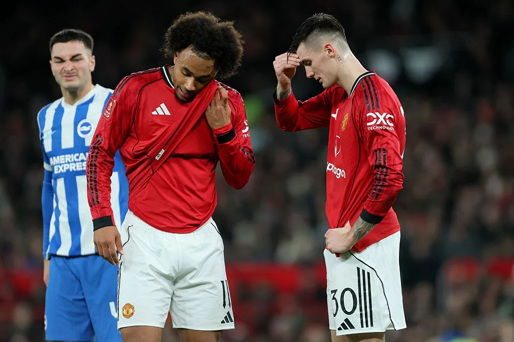 Manchester United registra sétimo prejuízo anual consecutivo e vende tufos de grama por R$ 850