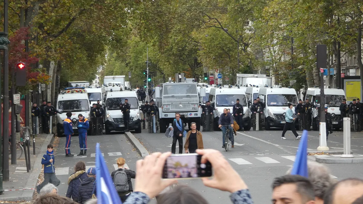 Força Policial de Elite foi chamada a Paris