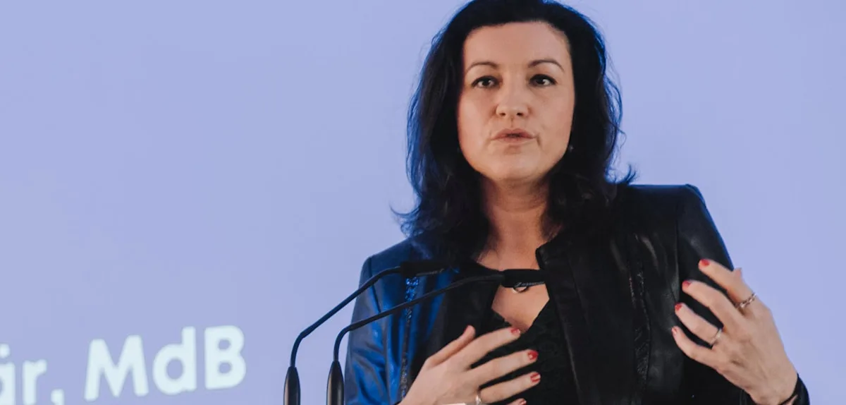 Bär warnt vor „großem Schaden“ durch die AfD und stellt Hilfsnetzwerk in Aussicht