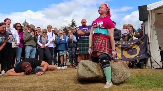 Canadian woman lifts Scotland’s 332-kilogram Dinnie Stones | The Moment