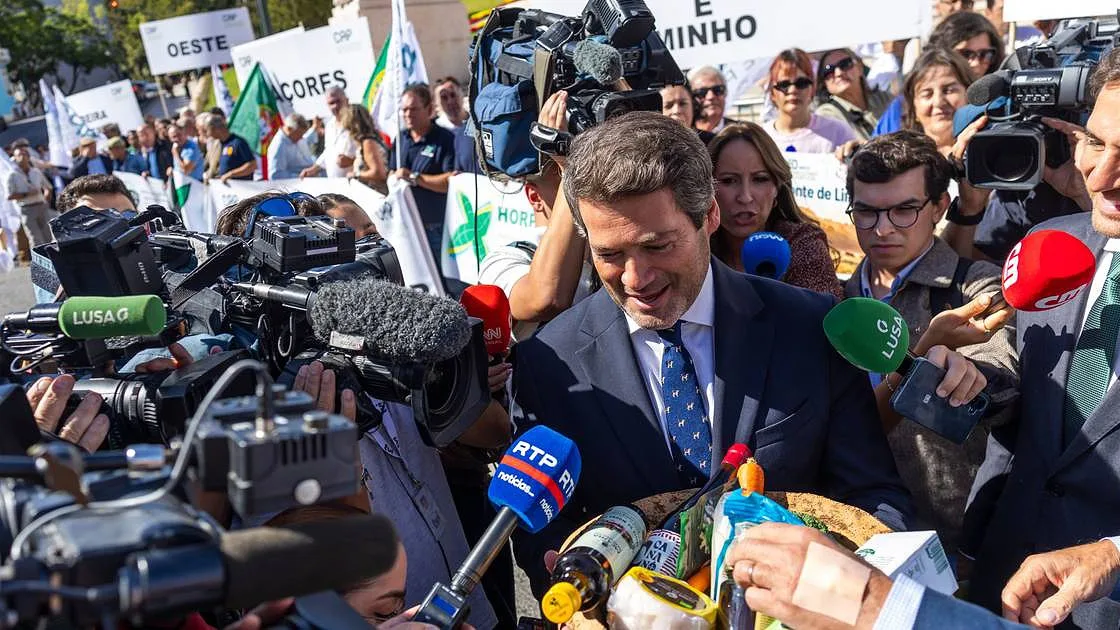 "Coisa ridícula": Ventura rejeita que deputadas do Chega tenham invadido a Rádio Universidade de Coimbra