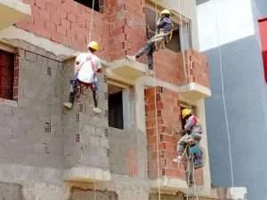 Más de 500 condominios afectados por terremotos reciben créditos para reparaciones