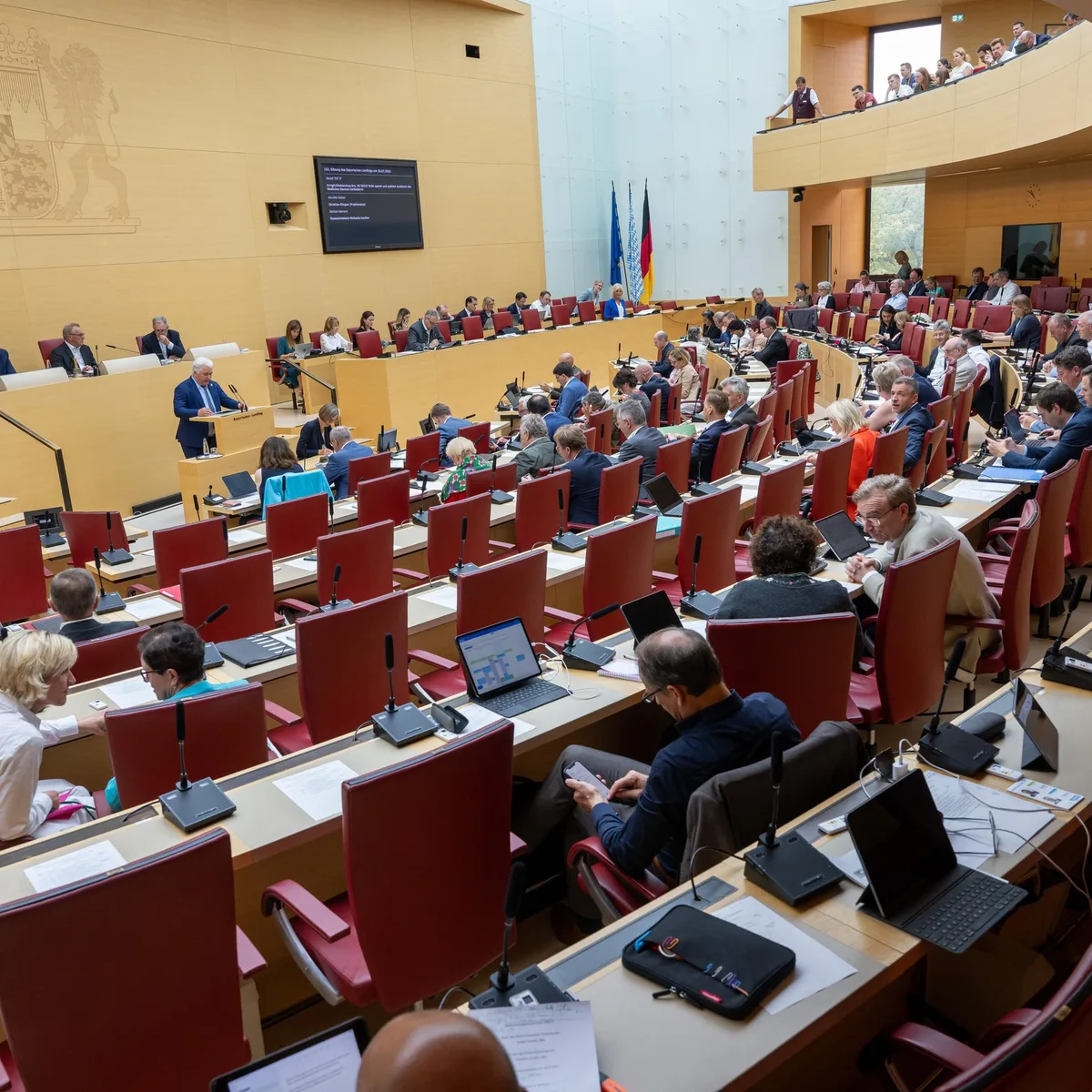 Statistik - Ein Drittel der Abgeordneten in Länderparlamenten sind Frauen - Anteil kaum verändert