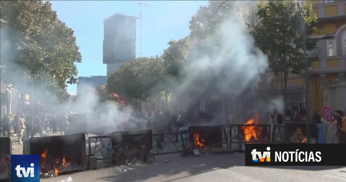 Albânia vive quinto dia de protestos estudantis e confrontos com a polícia