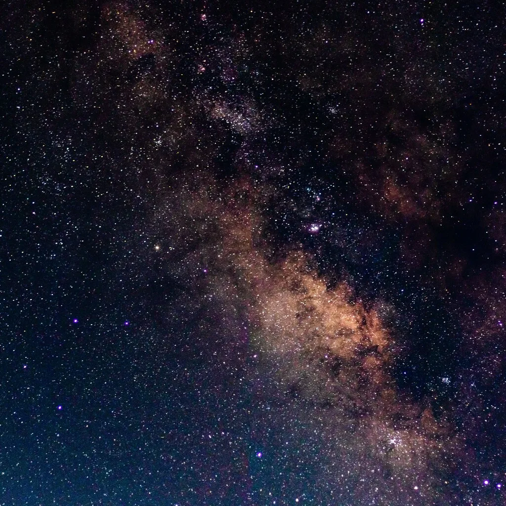 Un acelerador de partículas detectó una anomalía inesperada: podría revelar cómo se enfrió el universo primitivo