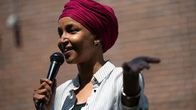 Após buscas, congressista democrata Ilhan Omar denuncia intimidação