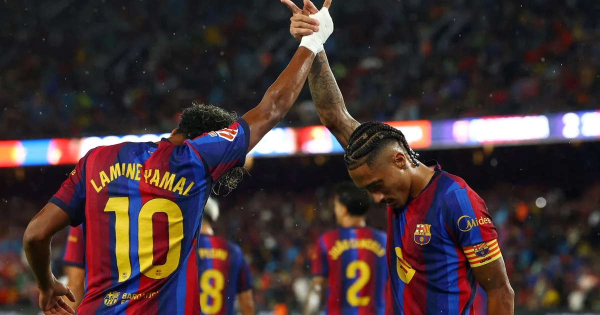 Con un goleador inesperado y Raphinha en llamas, el Barcelona baila al Racing de Santander