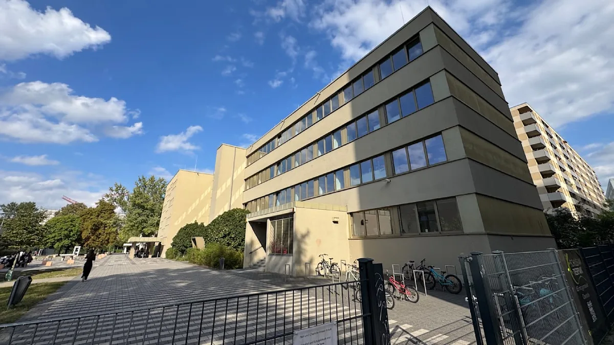 Sie zeigte sich selbst bei der Polizei an - Lehrerin (39) vergewaltigte Schüler (15)