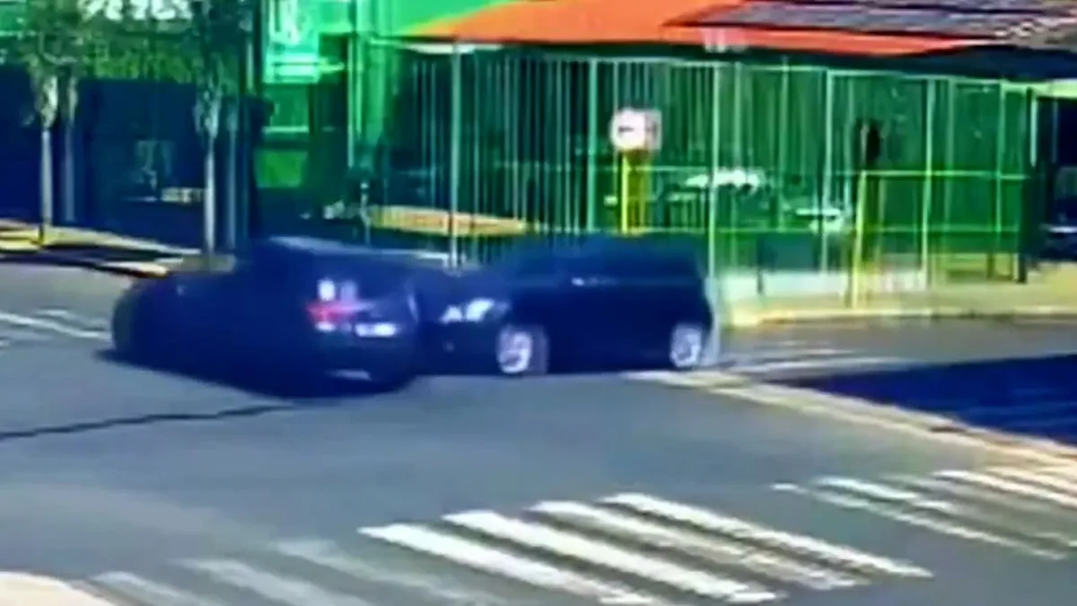 Besser als jeder Stuntman - Nach dem Crash perfekt eingeparkt