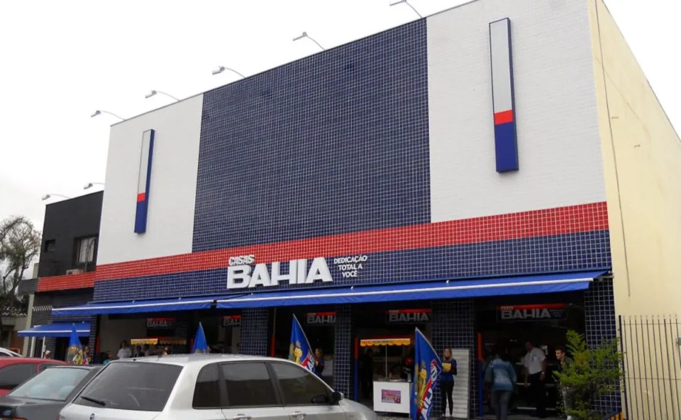 Casas Bahia anuncia prejuízo de R$ 10,1 bilhões e fecha 298 lojas em meio à crise financeira