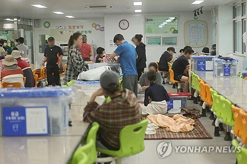 '극한호우' 거제·통영 이재민 245명 이틀째 임시시설 머물러