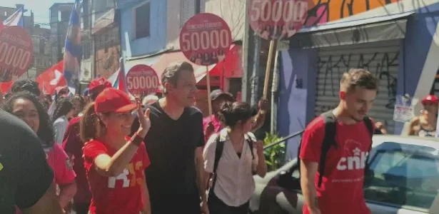 Haddad vai à periferia e promete criar rede estadual de CEUs