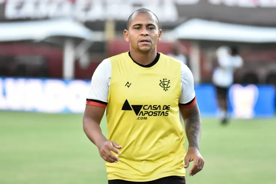 Ex-Vitória com passagens por 25 clubes quer se aposentar este ano