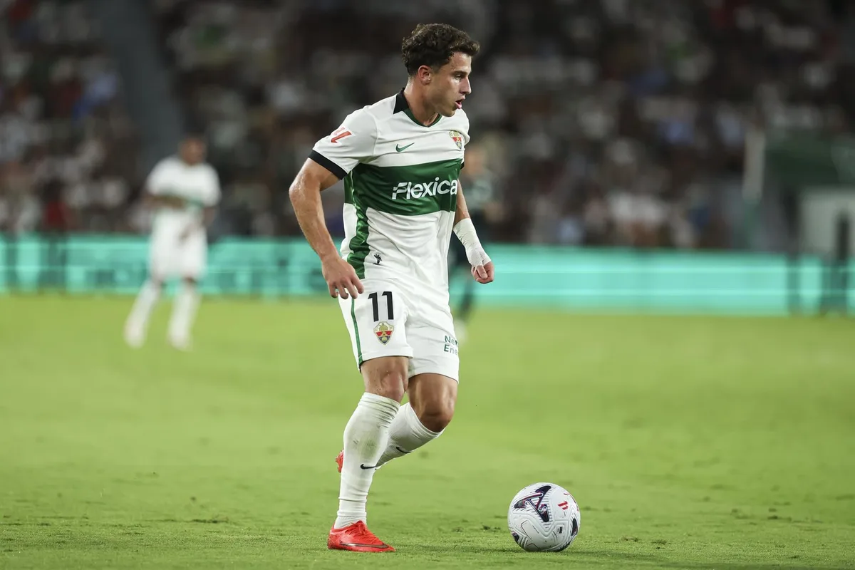 (Crónica) El Elche se estrena con una victoria de mucho mérito ante un precipitado Espanyol