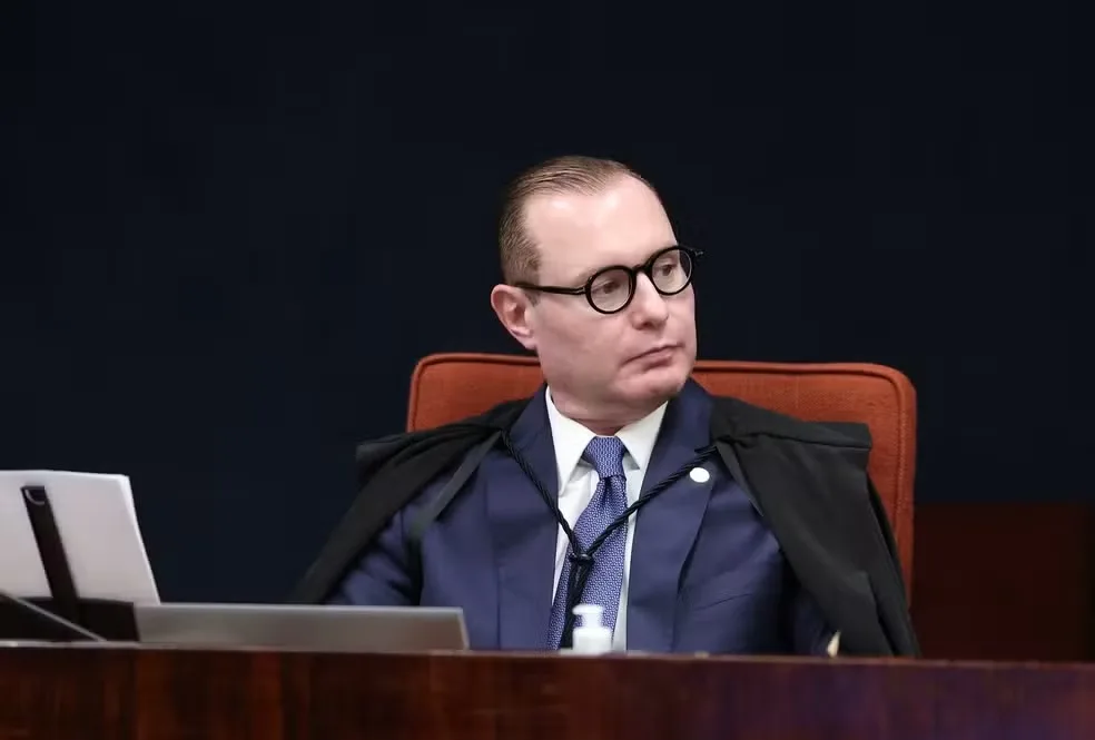 Zanin exige que PF entregue cópia de celular de Vorcaro