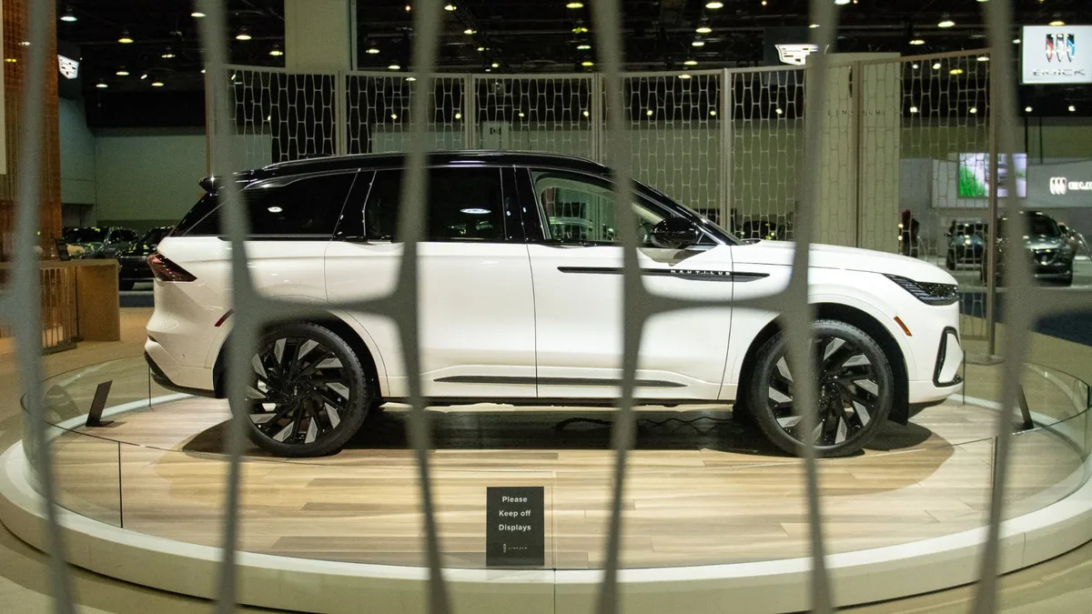 Le Lincoln Nautilus de Ford est désormais taxé à 52,5%: pour échapper aux droits de douane de Trump, le constructeur va rapatrier aux États-Unis la production de certains modèles qu'il fabrique en Chine