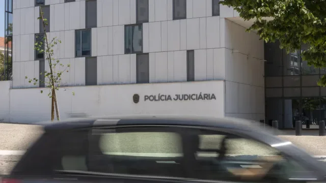 PJ apanha em Lisboa homem condenado a 6 anos por roubos. Foi detido