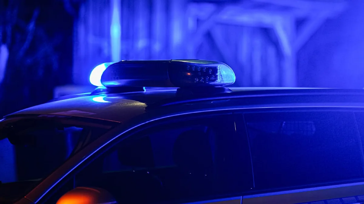Bei Suche nach vermisstem Ehepaar - Polizei findet Leiche in brennendem VW‑Bus