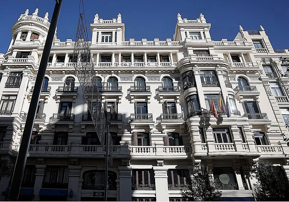 Una empresa familiar gallega compra el lote de oficinas de la Comunidad de Madrid en la Gran Vía