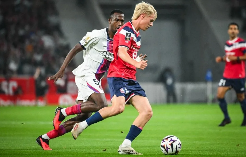 EN DIRECT Lille-PSG : Safonov déjà décisif devant Giroud, Le Losc démarre fort
