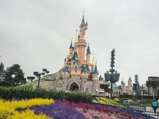 Disneyland Paris condamné à 225 000 € d’amende, dix ans après la mort d’un technicien dans la Maison hantée