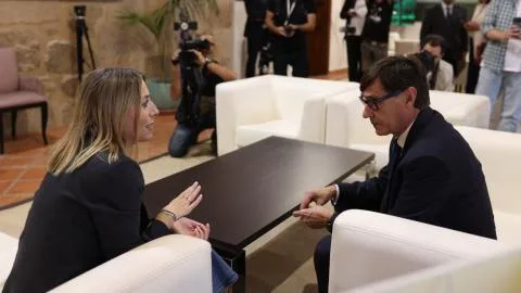 Illa se reúne con Guardiola en Mérida y defiende la nueva financiación ante el rechazo de Extremadura