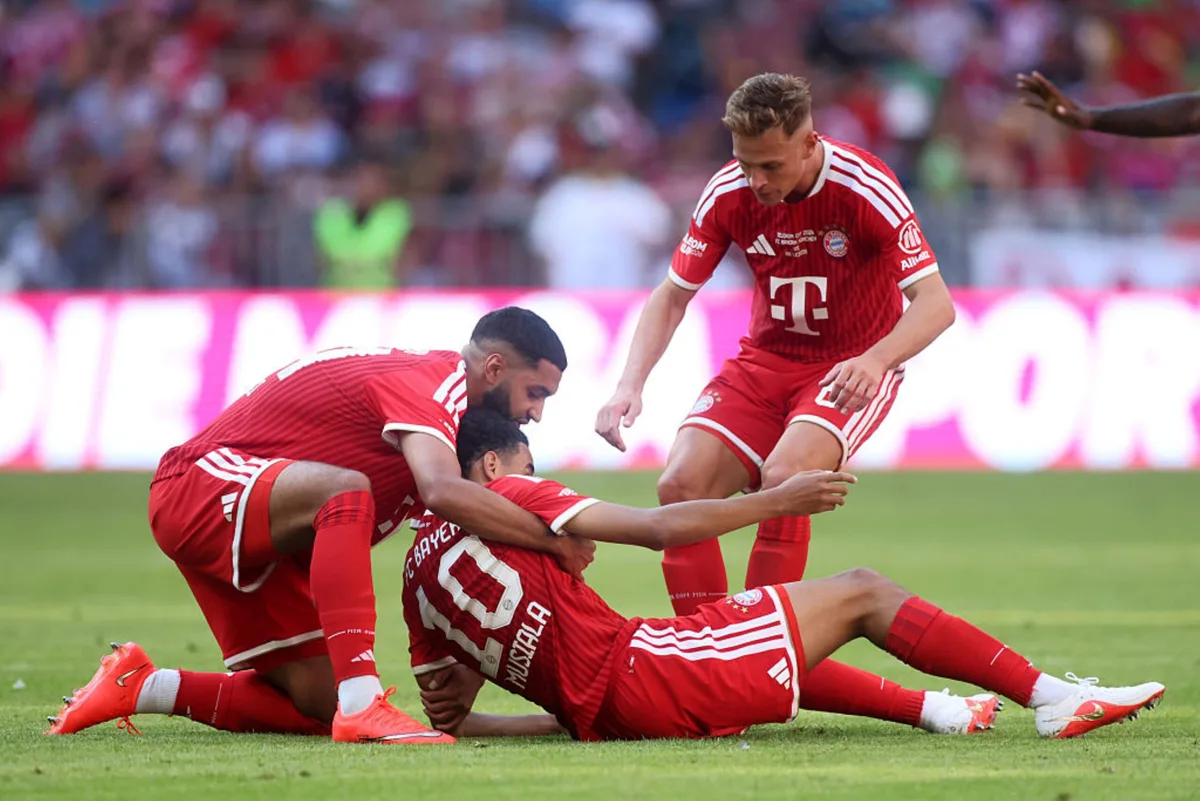 Musiala desmaia após marcar gol em amistoso do Bayern de Munique